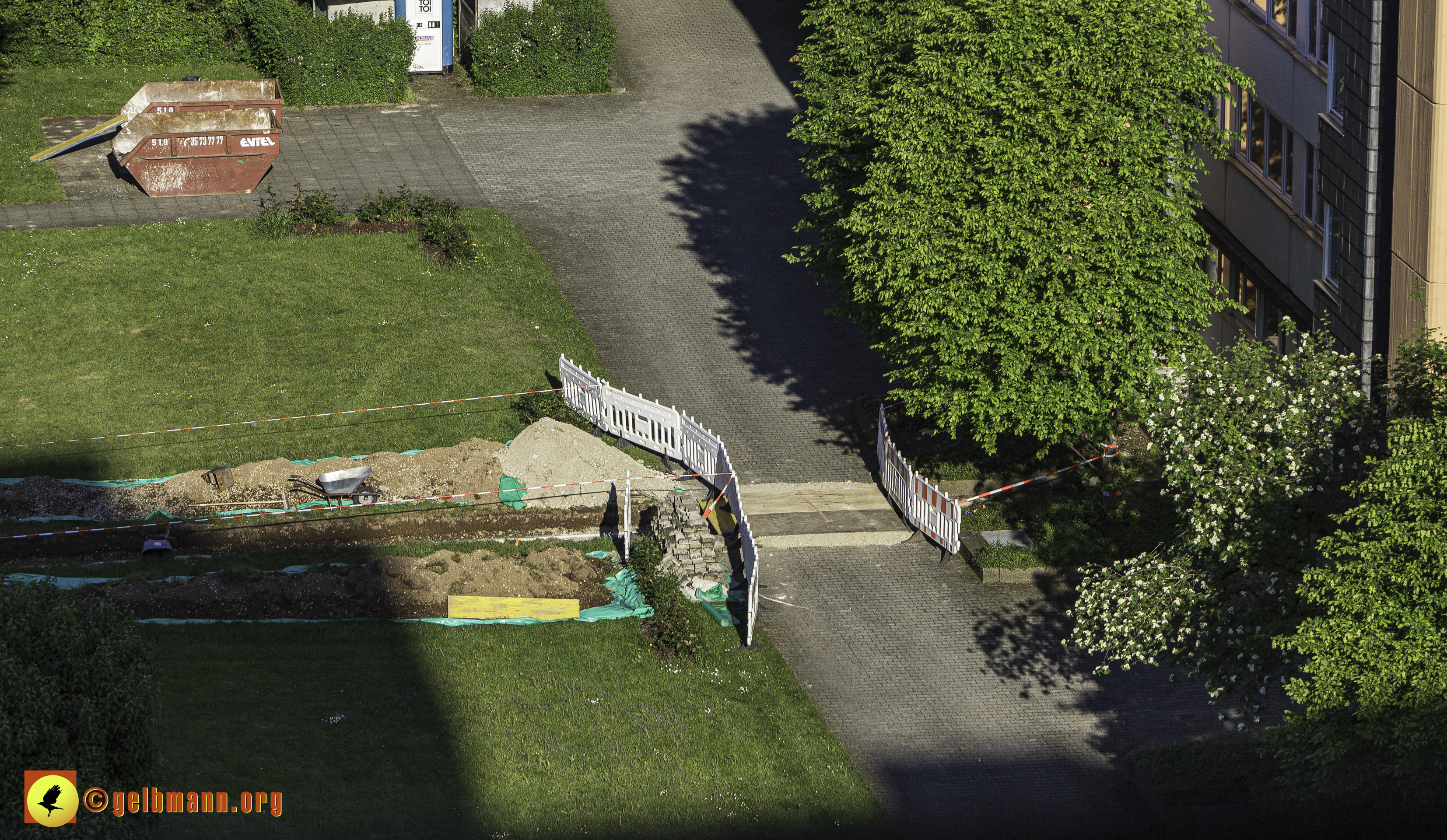 18.04.2016 - Fortschritt bei der Fassadensanierung in unserem Marx-Zentrum in Neuperlach